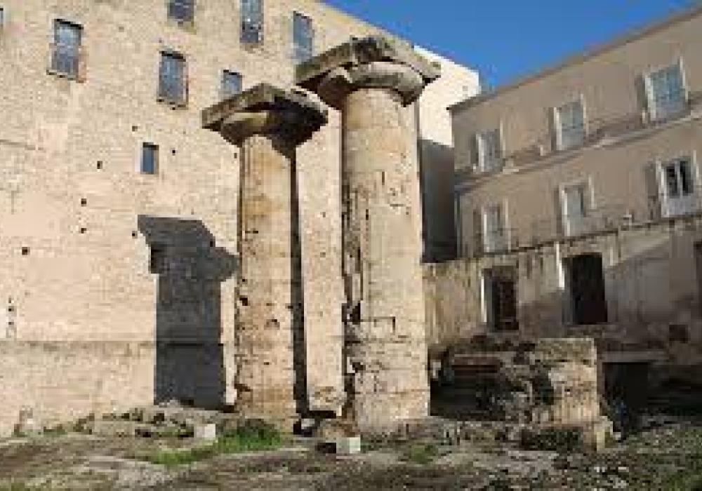 Taranto Tempio di Poseidone - Colonne Doriche
