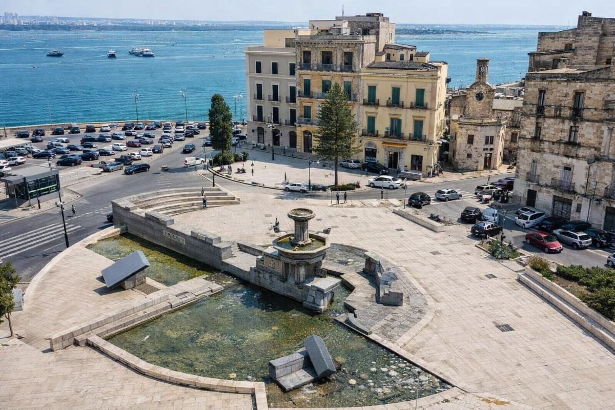 Piazza Fontana - Taranto