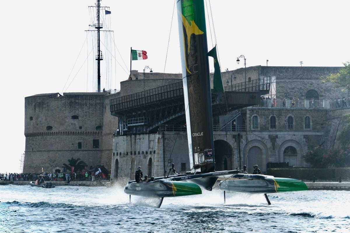 Ponte Girevole di Taranto - Sail GP team New ZL