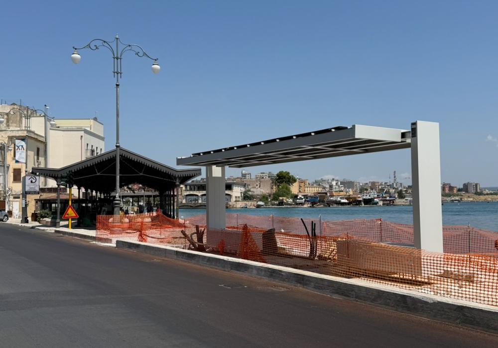 Pensilina BRT fuori contesto -  Citta Vecchia - Taranto